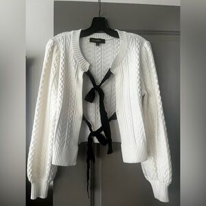 Sugarlips white and blk sweater size small
